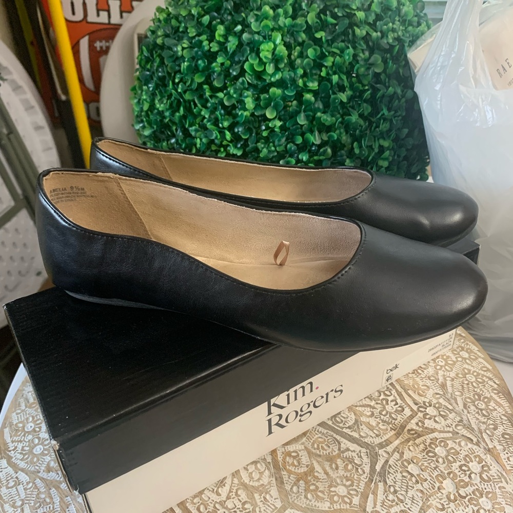Kim Rogers 9.5M flats.